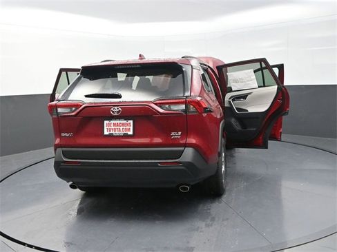New 2025 Toyota RAV4 XLE image 40