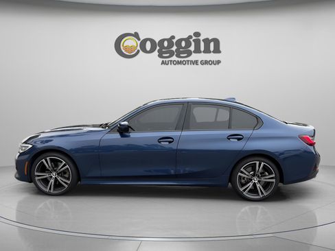 Used 2022 BMW 330i Sedan w/ Driving Assistance Package image 2