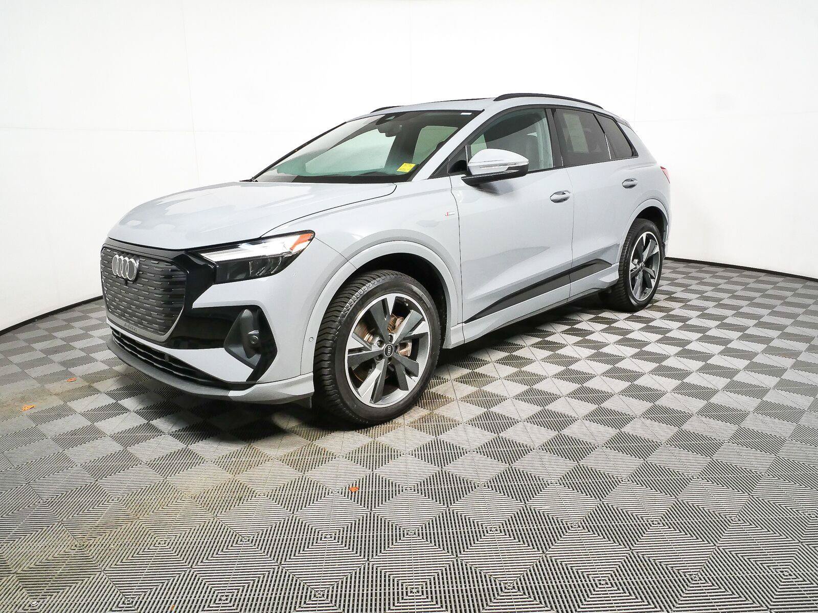 Used 2023 Audi Q4 e-tron Premium Plus w/ Premium Plus AWD/4WD image 28