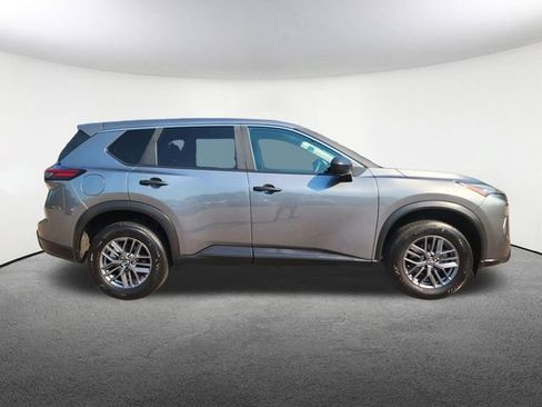 Used 2024 Nissan Rogue S AWD/4WD image 2