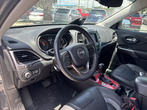 Used 2021 Jeep Cherokee Latitude Lux w/ Sun & Sound Group FWD image 10