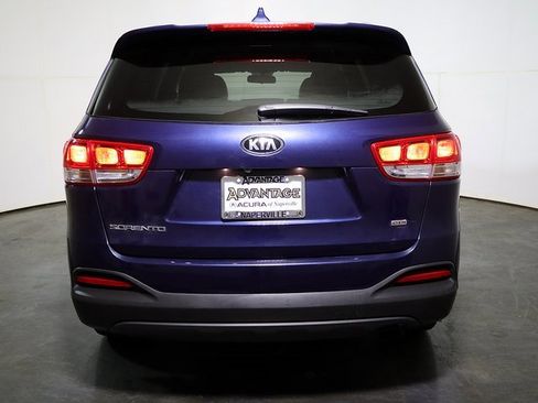 Used 2018 Kia Sorento LX image 10
