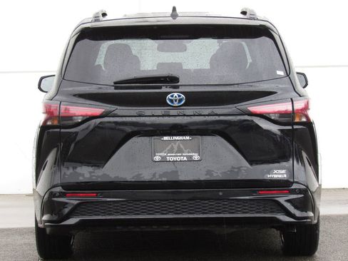Used 2023 Toyota Sienna XSE w/ XSE Plus Package image 7