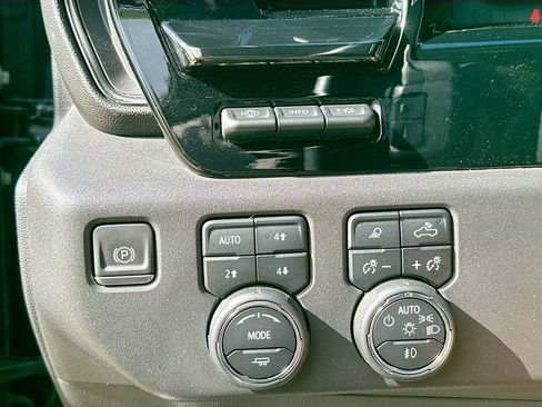 Used 2023 Chevrolet Silverado 1500 ZR2 w/ Technology Package AWD/4WD image 21