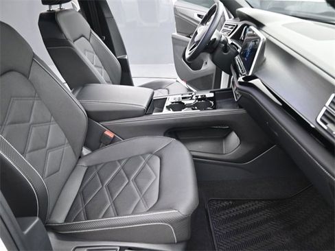 Certified 2024 Volkswagen Atlas Cross Sport SE image 27