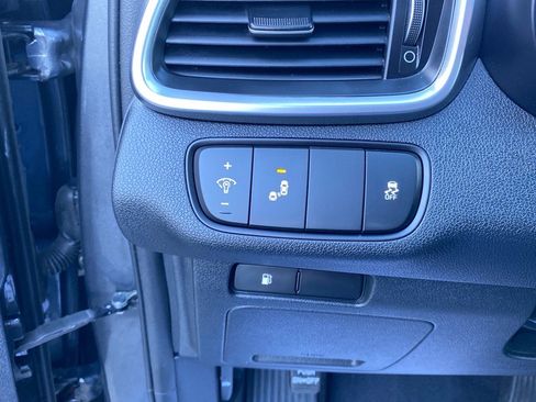 Used 2020 Kia Sorento LX w/ LX I4 Convenience Package image 21