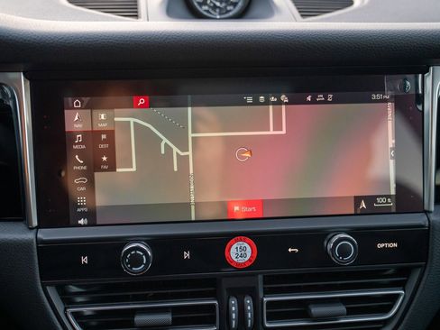 New 2026 Porsche Macan image 18