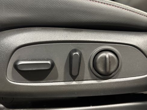 Used 2023 Chevrolet TrailBlazer RS w/ Sun and Liftgate Package image 18