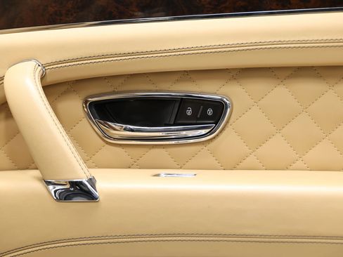 Used 2018 Bentley Bentayga AWD/4WD image 97