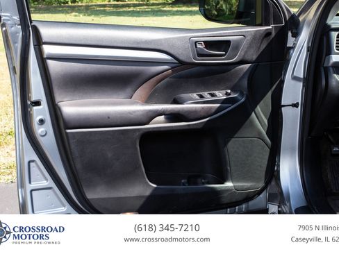 Used 2016 Toyota Highlander Plus AWD/4WD image 14