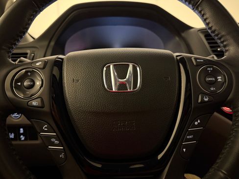 Used 2017 Honda Pilot Touring image 11