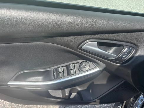 Used 2016 Ford Focus ST FWD image 18