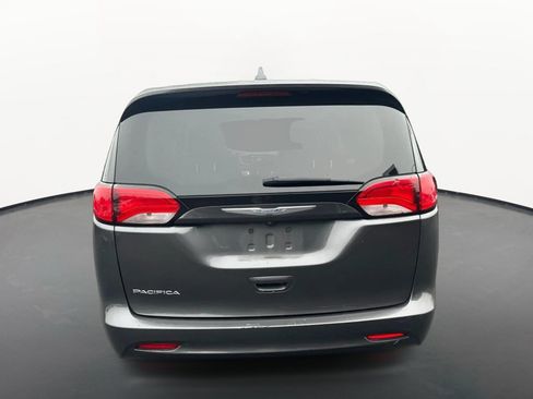 Used 2017 Chrysler Pacifica Touring FWD image 4