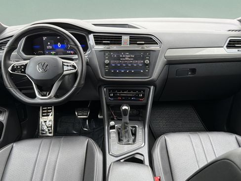 Used 2022 Volkswagen Tiguan SE R-Line image 19
