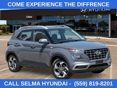 Used 2025 Hyundai Venue SEL FWD image 1