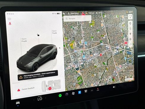 Used 2025 Tesla Model Y Performance image 17