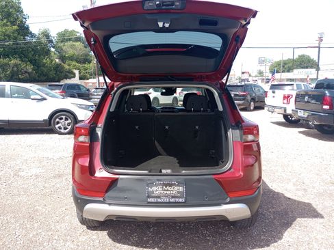 Used 2021 Chevrolet TrailBlazer LT w/ Convenience Package FWD image 12