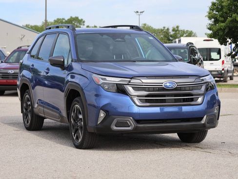 Used 2025 Subaru Forester Limited AWD/4WD image 4