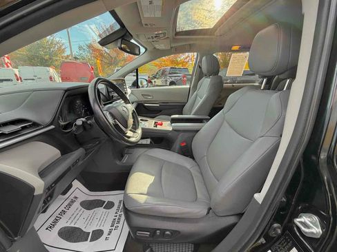 Used 2024 Toyota Sienna XLE image 13