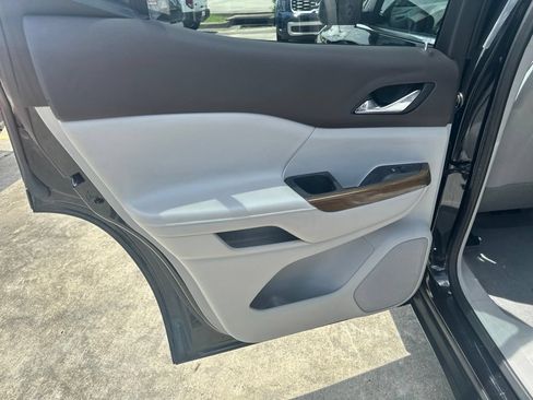 Used 2022 GMC Acadia SLE FWD image 25