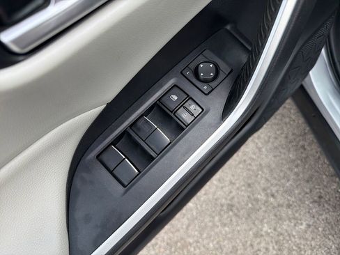 Used 2020 Toyota RAV4 XLE Premium image 11