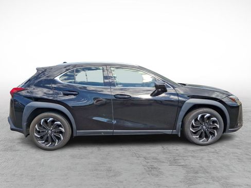 Used 2022 Lexus UX 200 w/ Accessory Package (Z1) FWD image 7