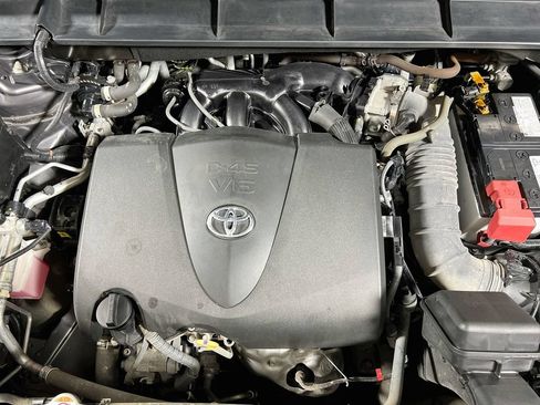 Used 2022 Toyota Highlander XLE AWD/4WD image 29