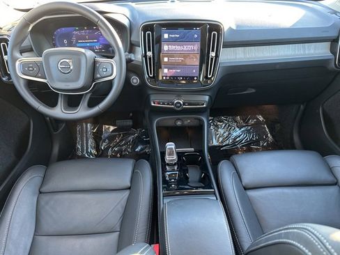 Certified 2025 Volvo XC40 B5 Plus image 15