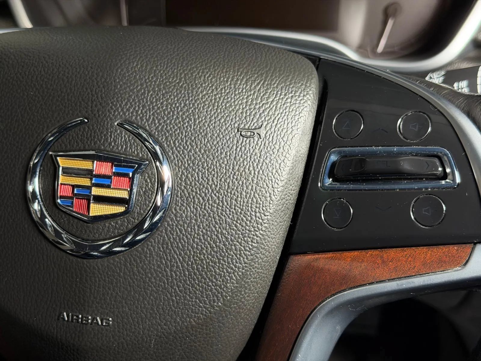 Used 2013 Cadillac SRX Luxury w/ Driver Awareness Package FWD image 33