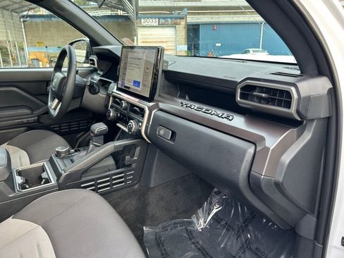 Used 2024 Toyota Tacoma TRD Sport image 26