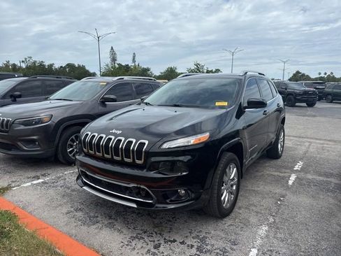 Used 2017 Jeep Cherokee Overland w/ Technology Group AWD/4WD image 3