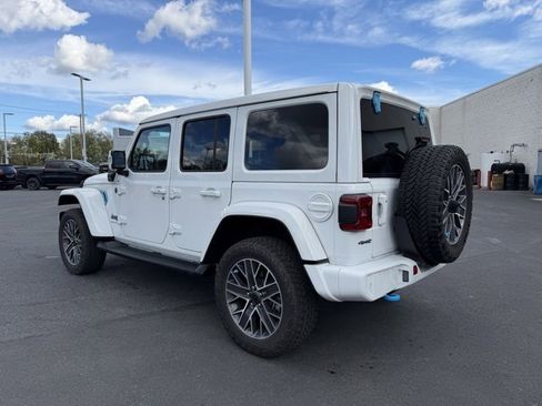 Used 2024 Jeep Wrangler High Altitude AWD/4WD image 13