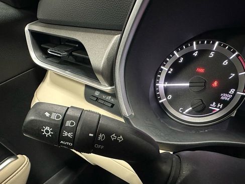 Used 2025 Toyota Highlander XLE image 21