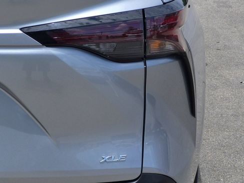 Used 2025 Toyota Sienna XLE FWD image 26