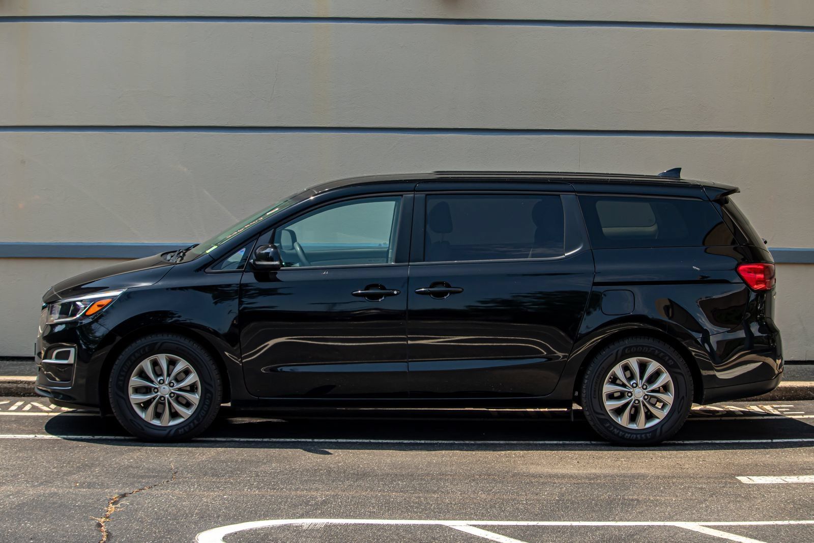 Used 2020 Kia Sedona LX FWD image 6
