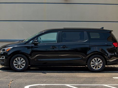 Used 2020 Kia Sedona LX FWD image 6
