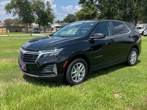 Used 2022 Chevrolet Equinox LT w/ Driver Convenience Package image 3
