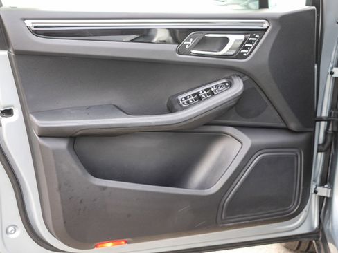 Used 2023 Porsche Macan S image 20