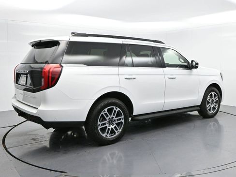 Used 2025 Ford Expedition Active AWD/4WD image 7