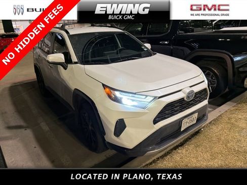Used 2024 Toyota RAV4 SE image 1