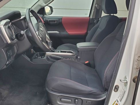 Used 2022 Toyota Tacoma SR5 image 5