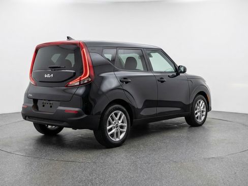 Used 2025 Kia Soul LX w/ LX Technology Package image 9