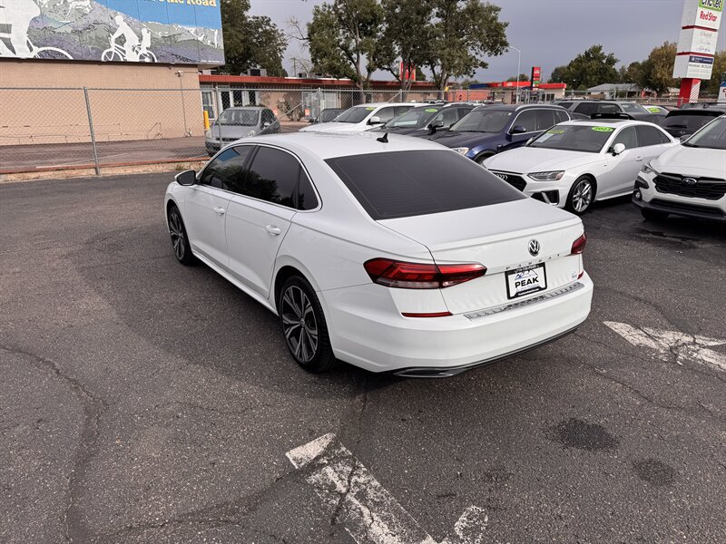 Used 2022 Volkswagen Passat 2.0T SE FWD image 5