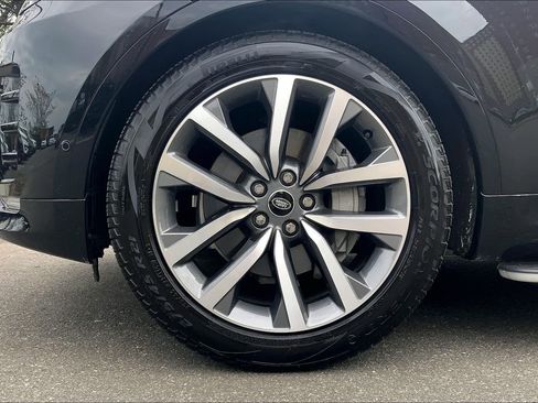 Certified 2025 Land Rover Discovery Dynamic SE AWD/4WD image 10