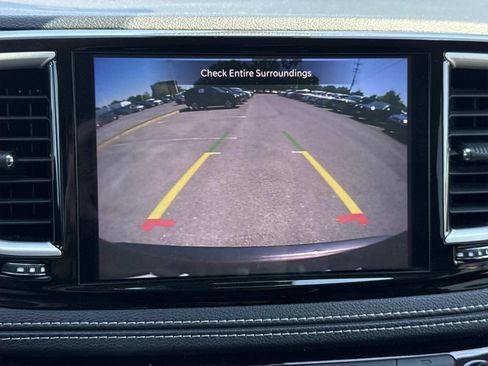 Used 2023 Chrysler Pacifica Touring-L FWD image 10