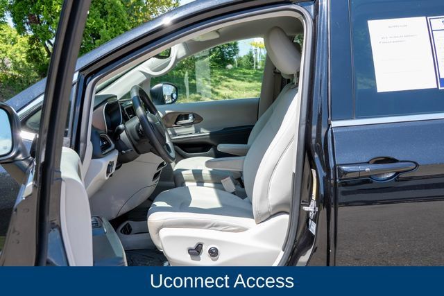Used 2017 Chrysler Pacifica Touring FWD image 23