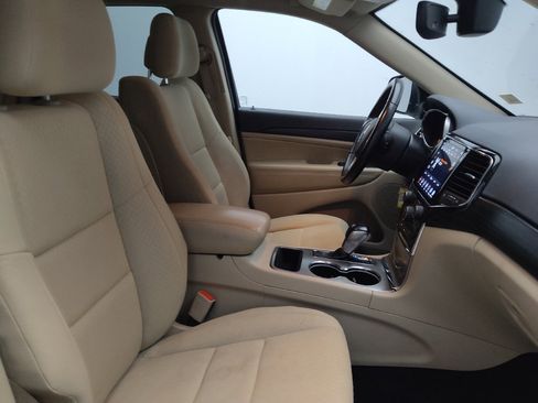 Used 2022 Jeep Grand Cherokee Laredo E AWD/4WD image 21