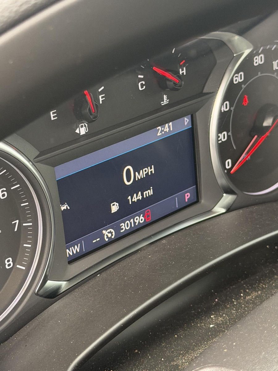 Used 2024 GMC Terrain SLT AWD/4WD image 13