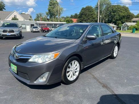 Used 2014 Toyota Camry XLE w/ Leather Package FWD image 2