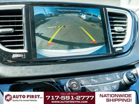 Used 2021 Chrysler Pacifica Touring-L FWD image 27